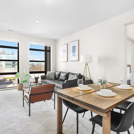 The Leisure & The Work Mixed In One-Site Apartment